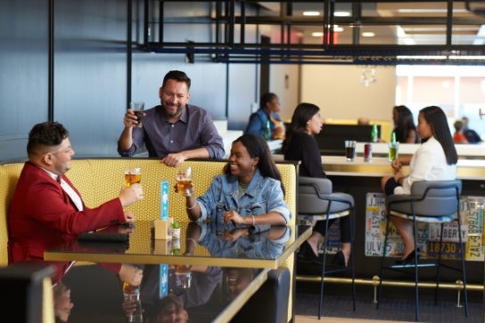 Image of Thunderbird students enjoying food and beverages at the Pub